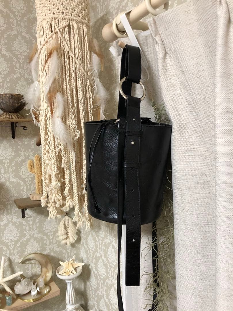 ANIECA黒レザー巾着型ショルダーバッグ