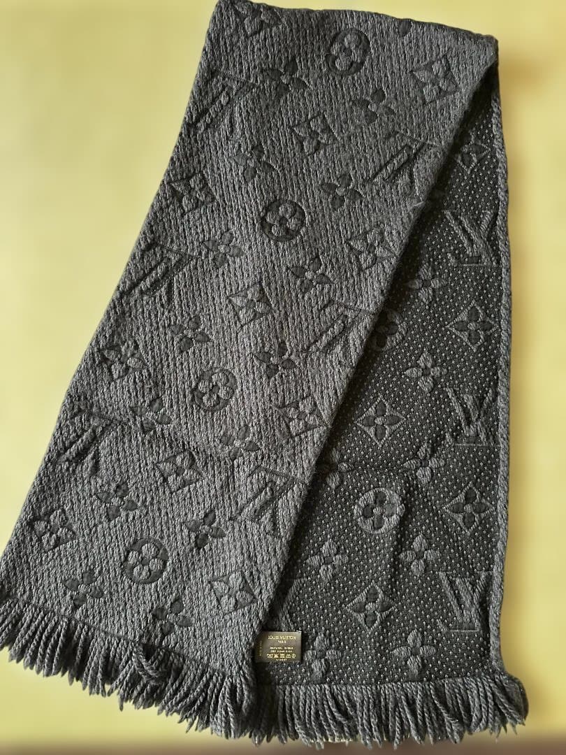 本日最終価格　LOUIS VUITTON　人気ロゴマニア マフラー