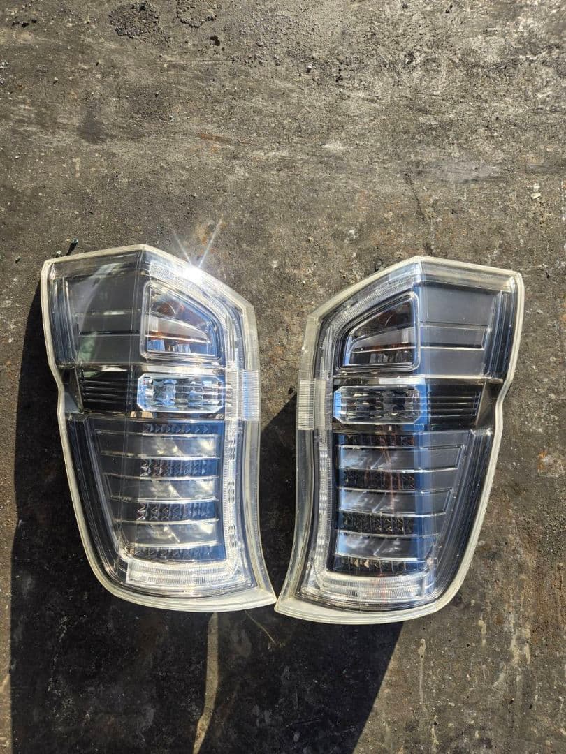 RK5　ホンダ　ステップワゴン　テールランプ